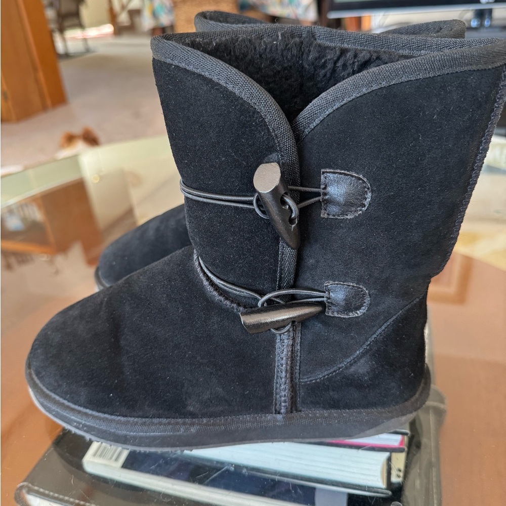 BooRoo Black Suede Australian Merino Wool Ankle Boots with Toggle Closure - Picture 5 of 6